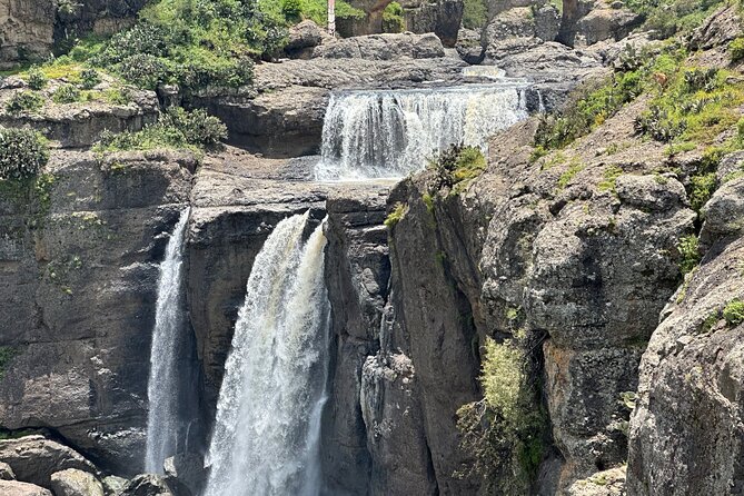 1-Day Tour Old bridge, Monastery,water falls Wildlife,Birds, - Portuguese Bridge and the waterfall below