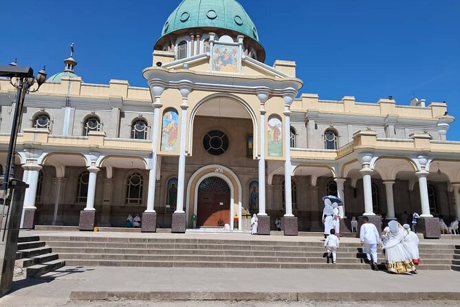 Addis Ababa City Tours - The Ethnological Museum and the former palace setting