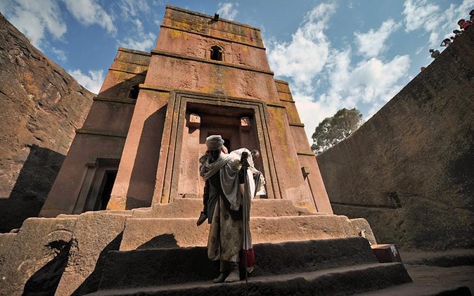 Lalibela Rock Churches Guided Tour - Airport arrival and the 24-kilometer transfer